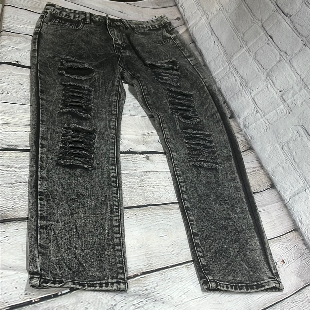 SHEIN Men's Distressed Black Jeans